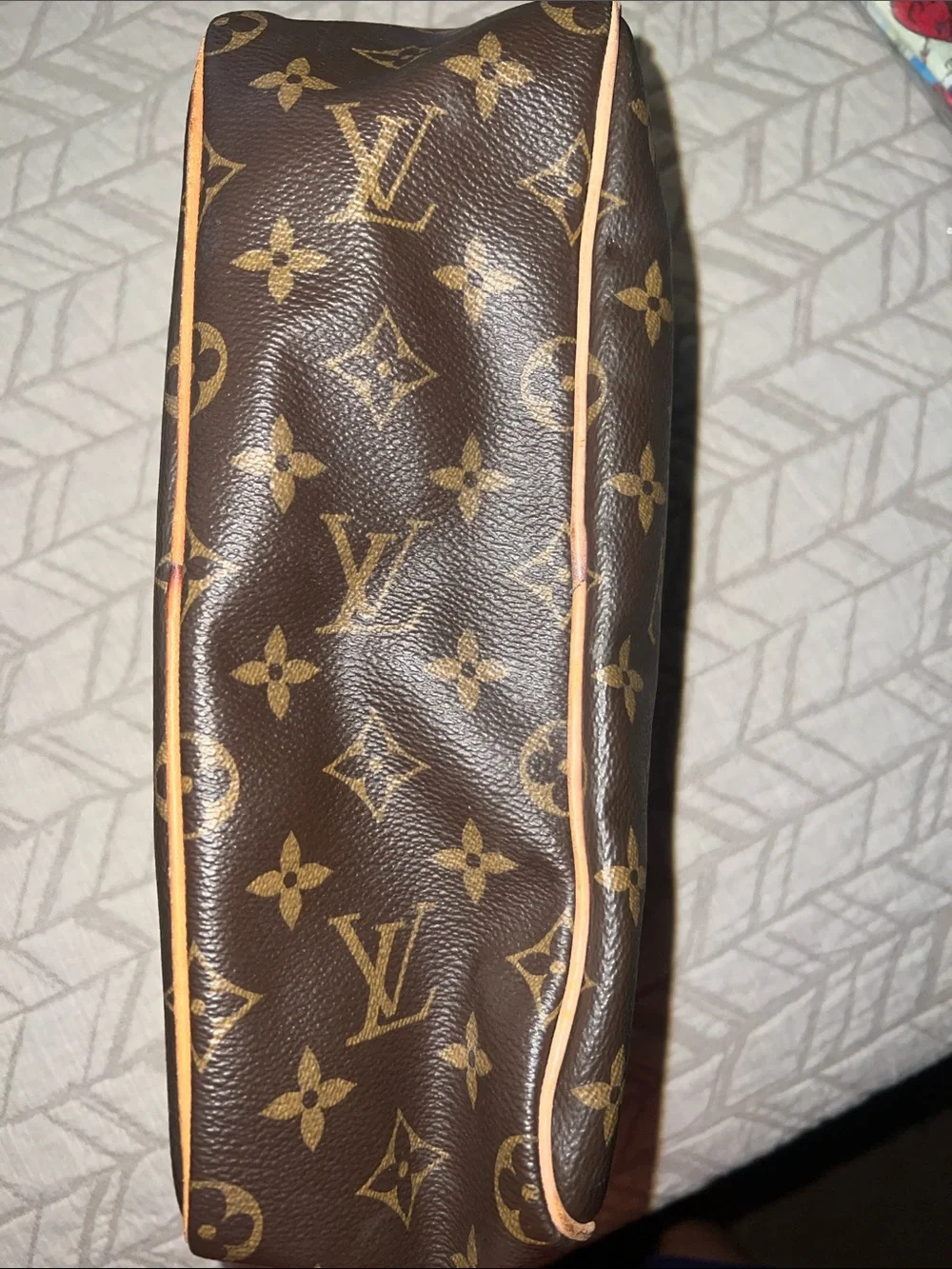 LOUIS VUITTON  Monogram Toiletry Bag 25